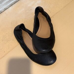 Vionic Black Leather Ballet Flats